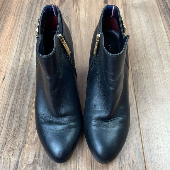 TOMMY HILFIGER Velesia Black Ankle Bootie. size 6 - Picture 3 of 10